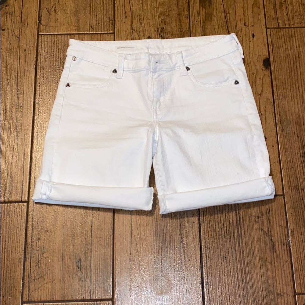 Women’s Size 6 White Denim shorts